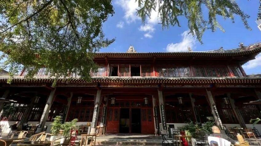 春糖启幕·酱香绽放 国威&迎宾携绵柔佳酿亮相成都